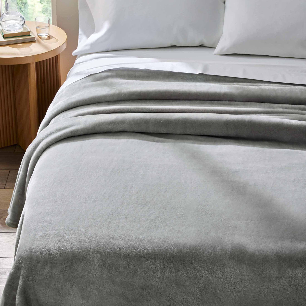 AVERO™ Silver Luxury Velvet Plush Blanket, King Bedding - AVERO™