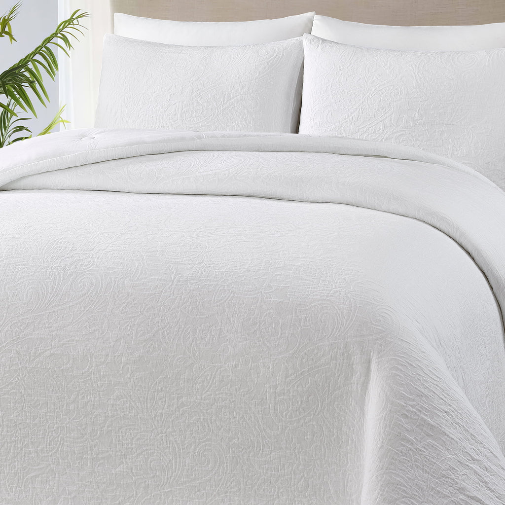 AVERO™ 3-Piece White Paisley Matelasse Comforter Set, Full/Queen - All-Season Bedding - AVERO™