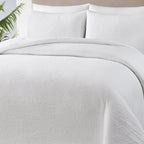 AVERO™ 3-Piece White Paisley Matelasse Comforter Set, Full/Queen - All-Season Bedding - AVERO™