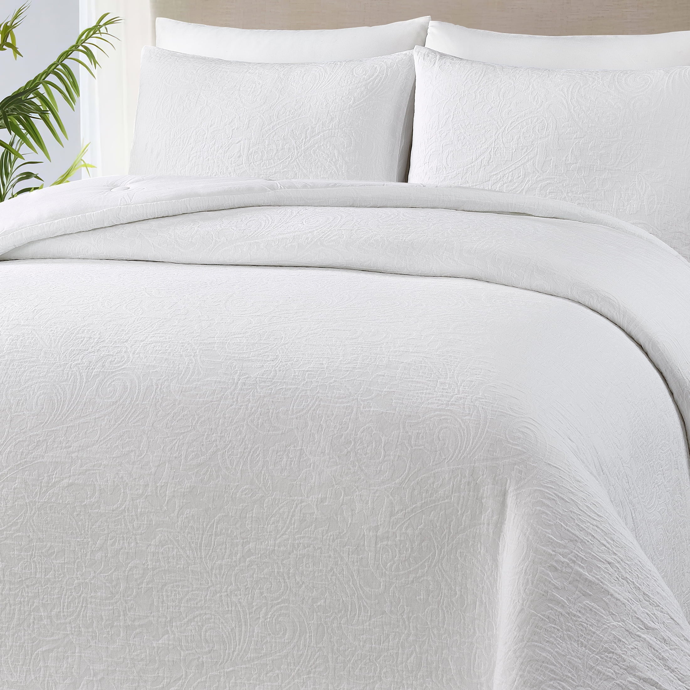 AVERO™ 3-Piece White Paisley Matelasse Comforter Set, Full/Queen - All-Season Bedding - AVERO™