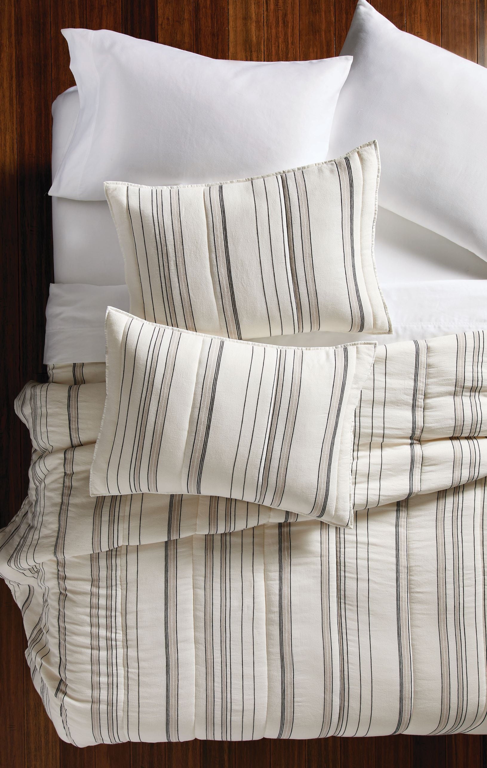 AVERO™ Ticking Stripe Cotton Quilt, Off-White, Full/Queen, All Ages - AVERO™