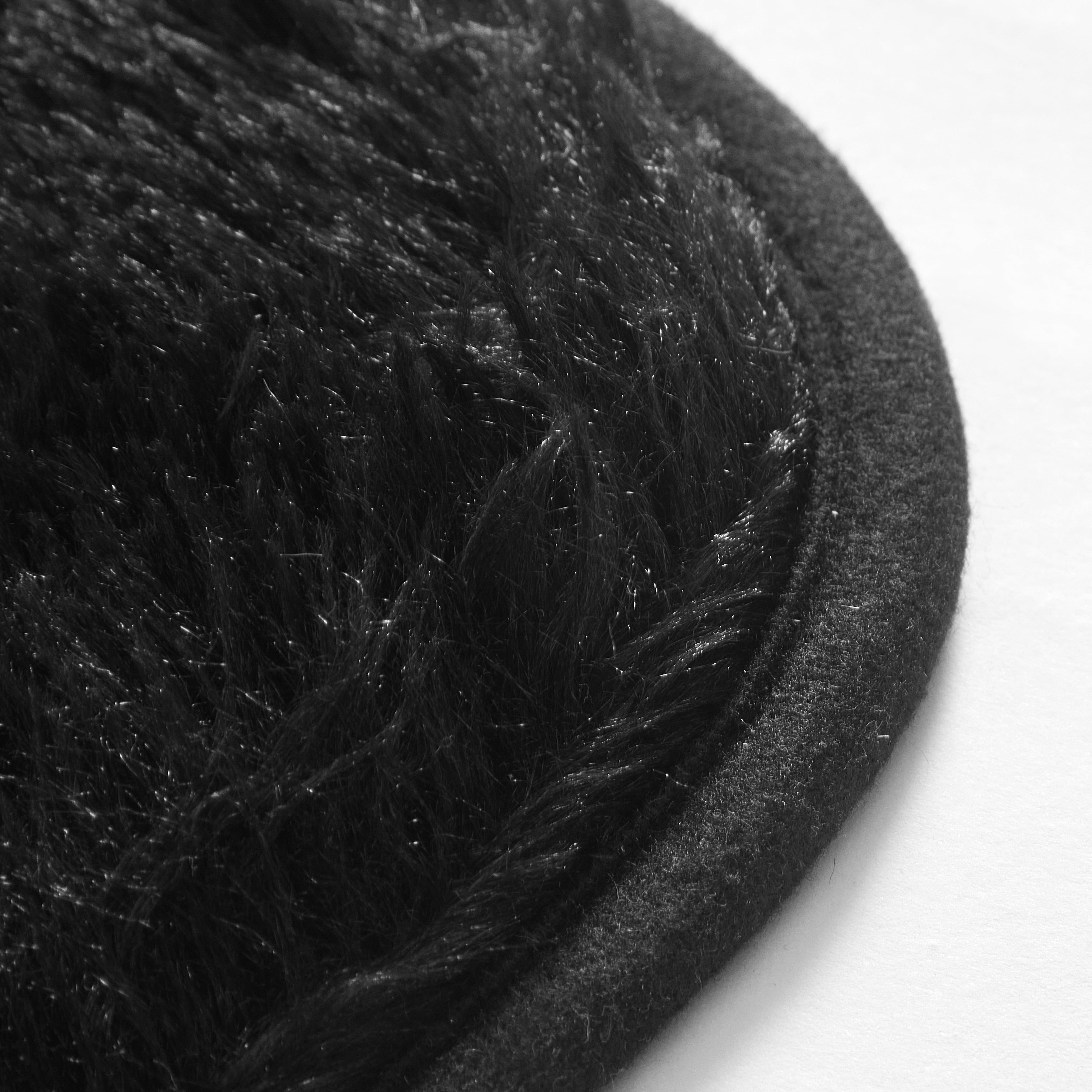 AVERO™ Cushion Shag Bedroom Rug For Adults, Black, 4'x6' - AVERO™