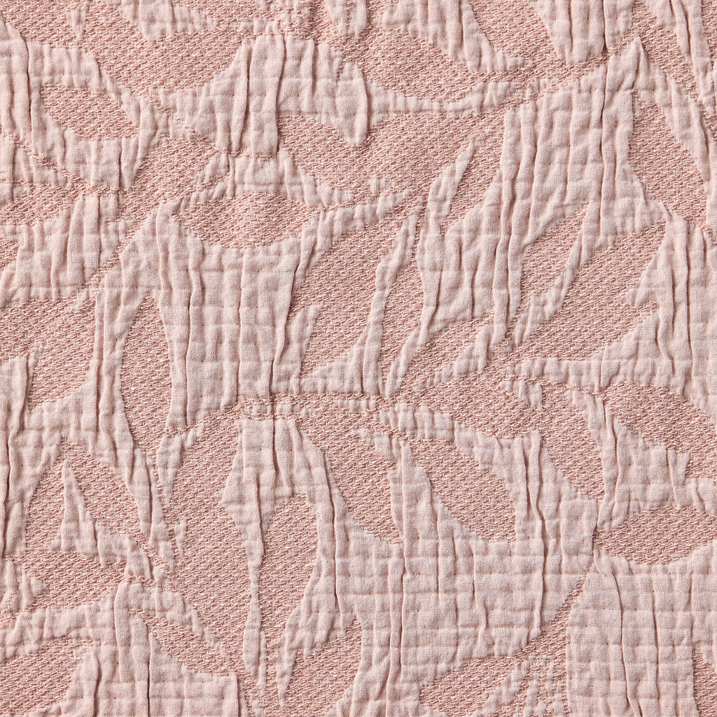 AVERO™ Antique Blush Botanical Double Cloth Cotton Quilt, Full/Queen - AVERO™