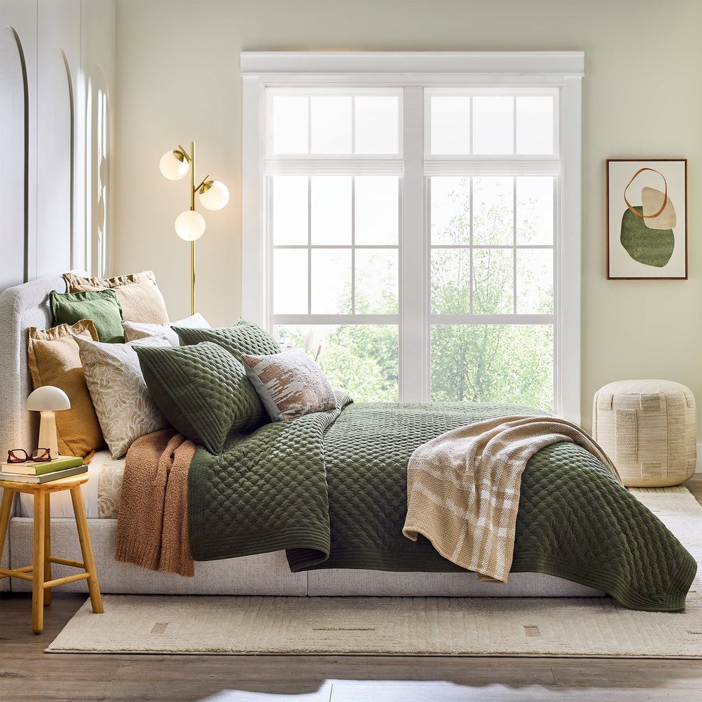 AVERO™ Tufted Matte Velvet Quilt, King - AVERO™