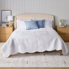 AVERO™ Paisley Medallion Cotton Quilt, King, White, Scalloped Bedding - AVERO™