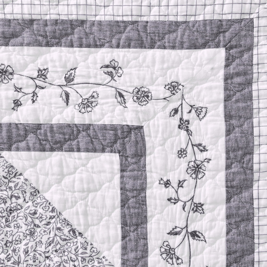 AVERO™ Heirloom Patchwork Quilt, Full/Queen Bedding - AVERO™
