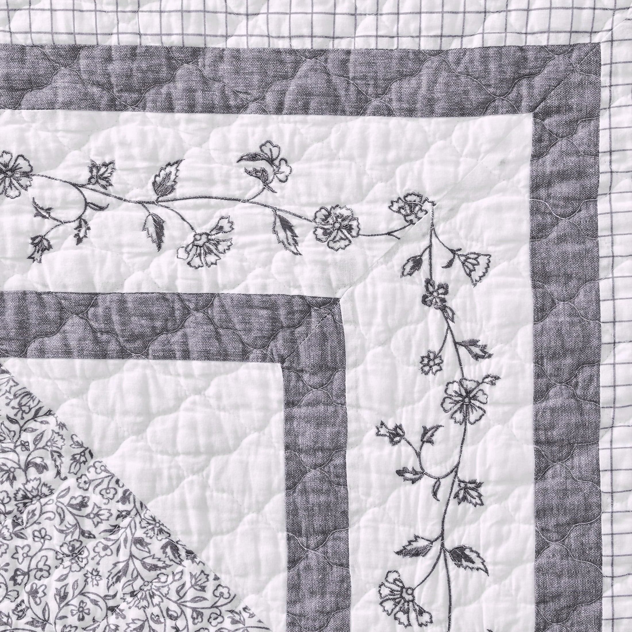 AVERO™ Heirloom Patchwork Quilt, Grey/White, Cal King, Adult - AVERO™