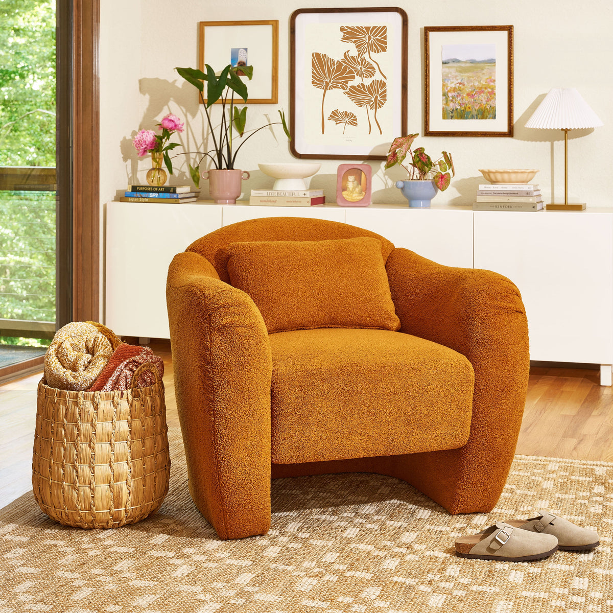 AVERO™ Beautiful Barrymore Accent Chair , Cream Shearling