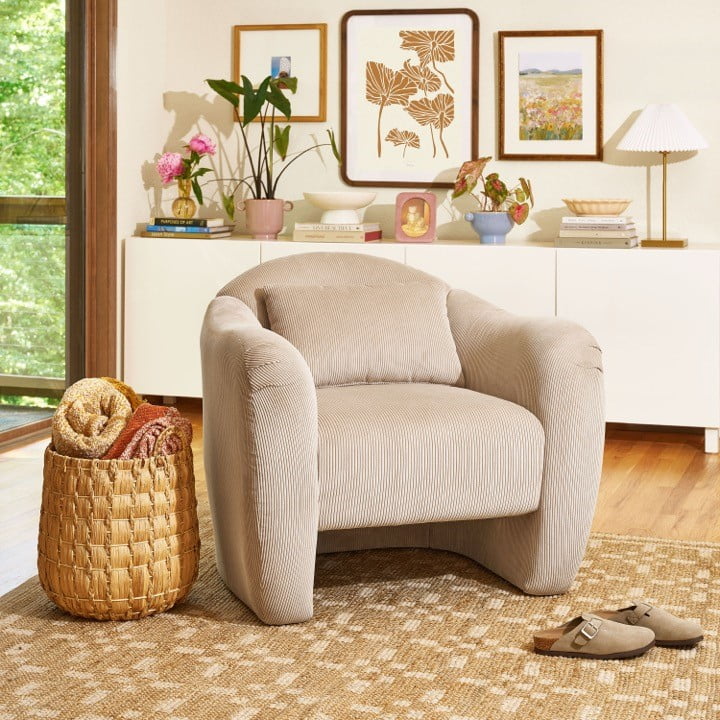 AVERO™ Beautiful Barrymore Accent Chair , Cream Shearling