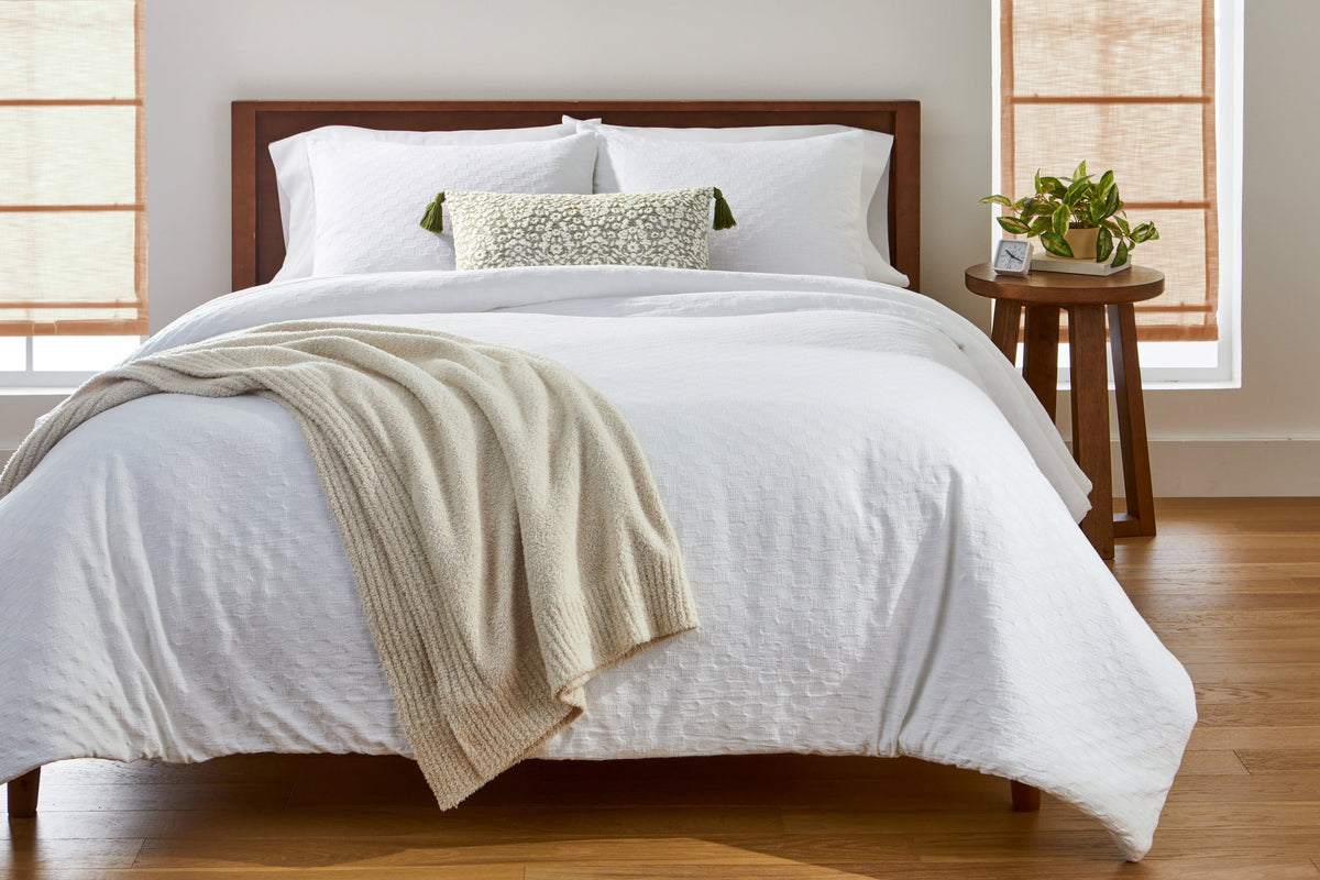 AVERO™ 3-Piece White Paisley Matelasse Comforter Set, Full/Queen - All-Season Bedding