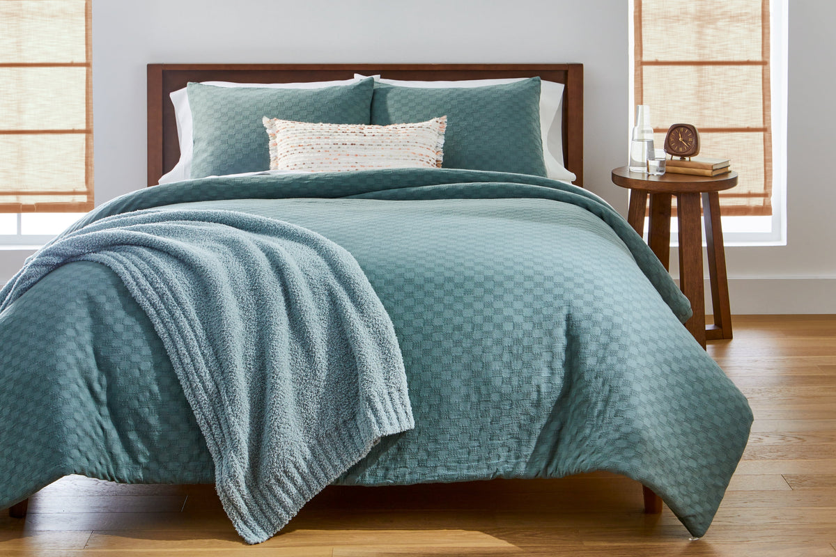 AVERO™ 3-Piece White Paisley Matelasse Comforter Set, Full/Queen - All-Season Bedding