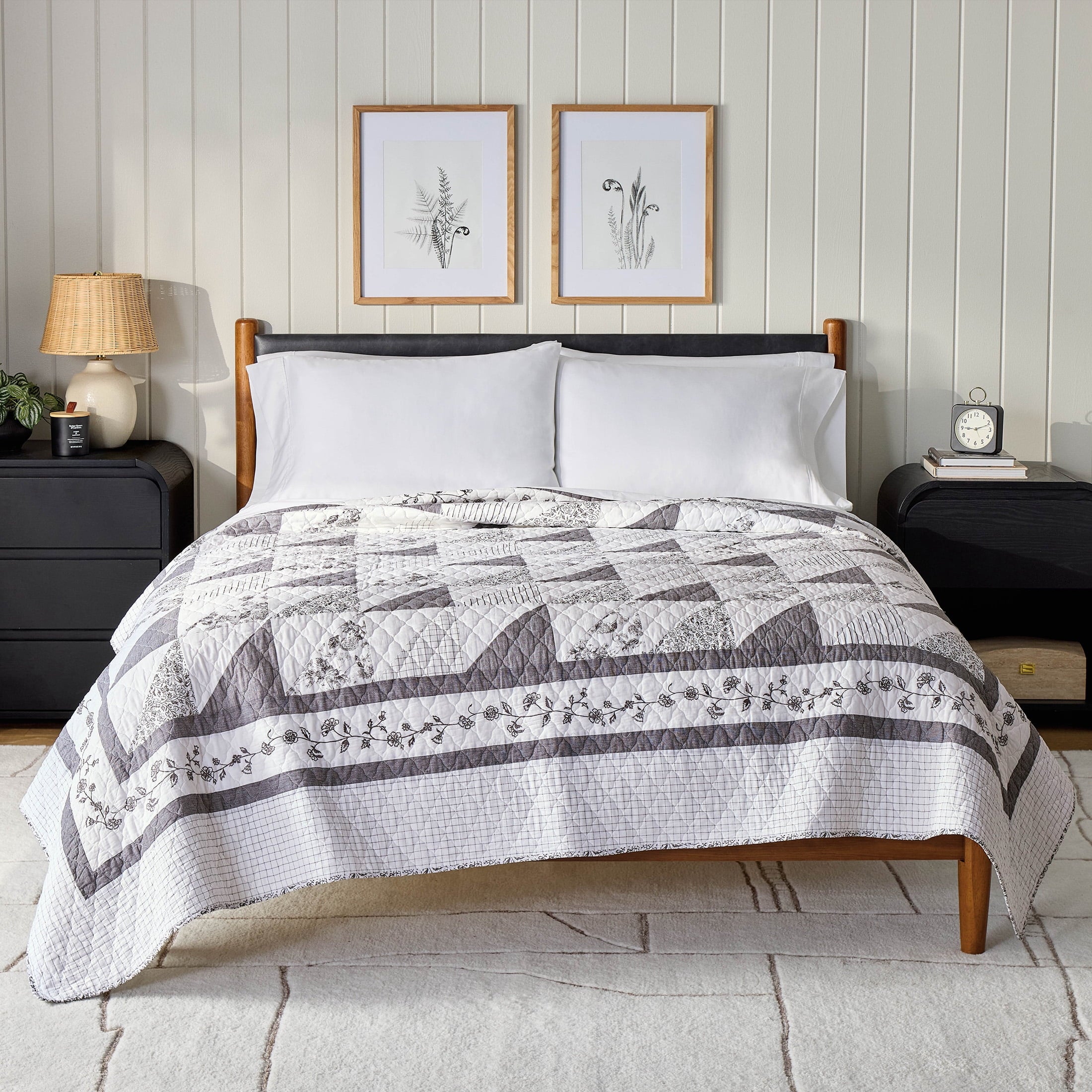 AVERO™ Heirloom Patchwork Quilt, Grey/White, Cal King, Adult - AVERO™