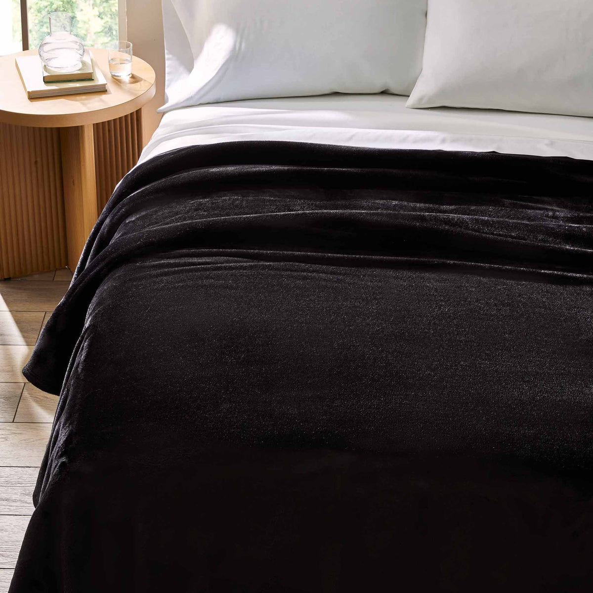 AVERO™ Silver Luxury Velvet Plush Blanket, King Bedding
