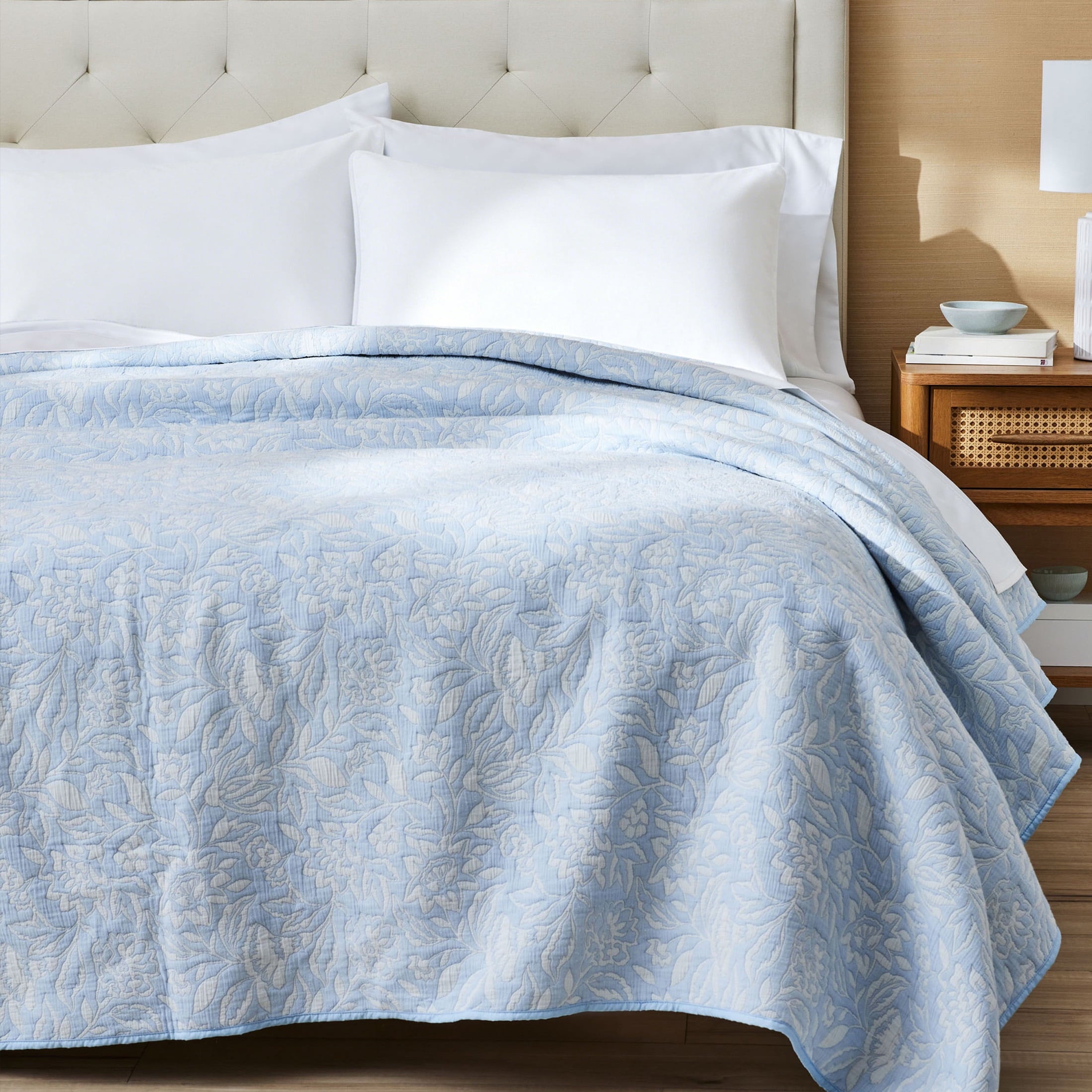 AVERO™ Floral Matelass Quilt, King, Blue Bedding - AVERO™