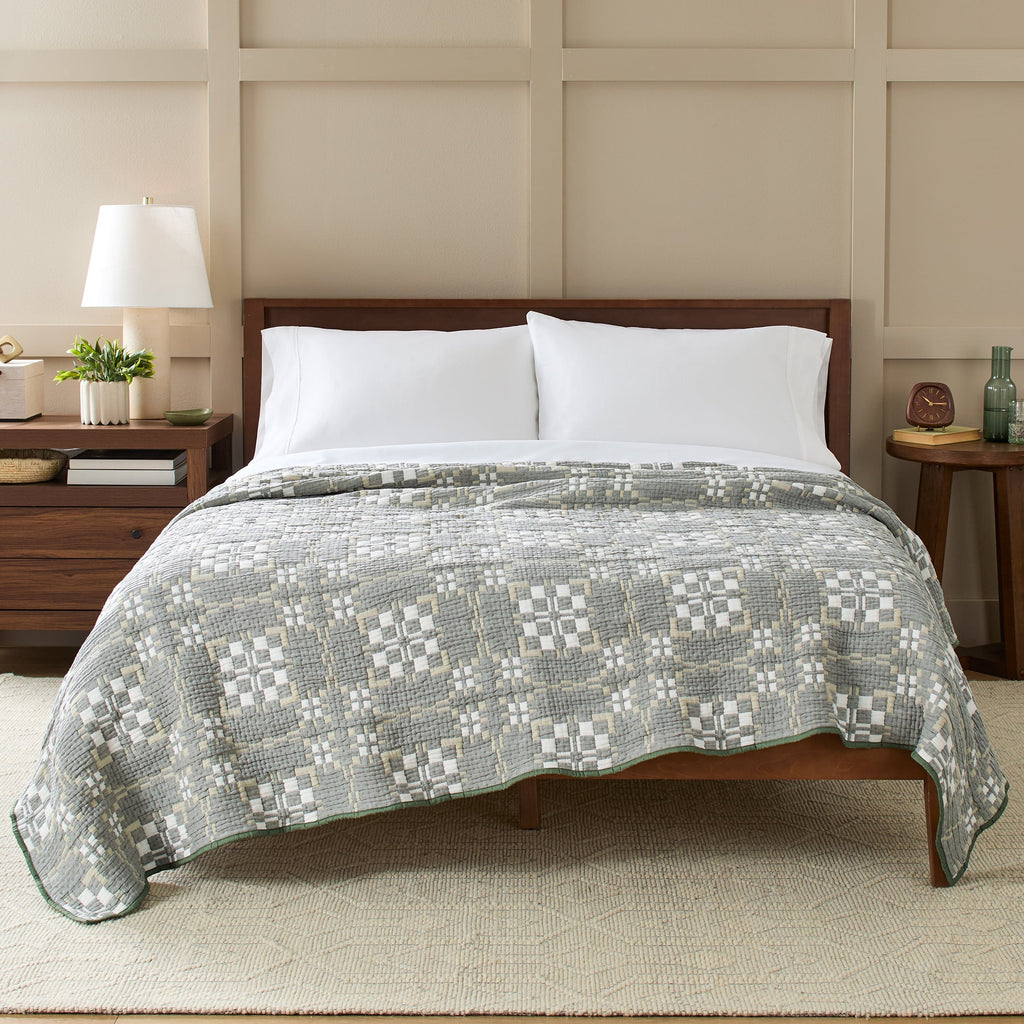 AVERO™ Ivory Modern Mosaic Cotton Matelasse Reversible Quilt, King