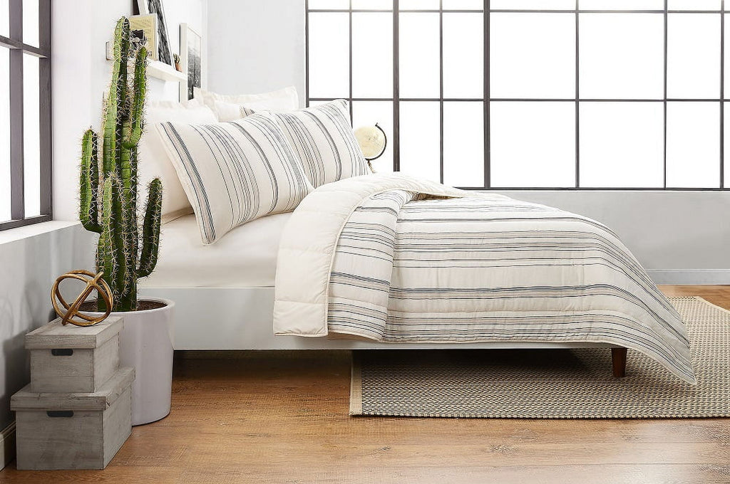 AVERO™ Ticking Stripe Cotton Quilt, Off-White, Full/Queen, All Ages - AVERO™
