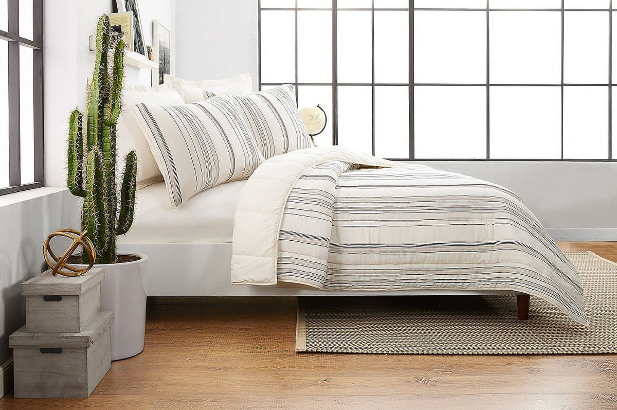 AVERO™ Ticking Stripe Cotton Quilt, Off-White, Full/Queen, All Ages - AVERO™