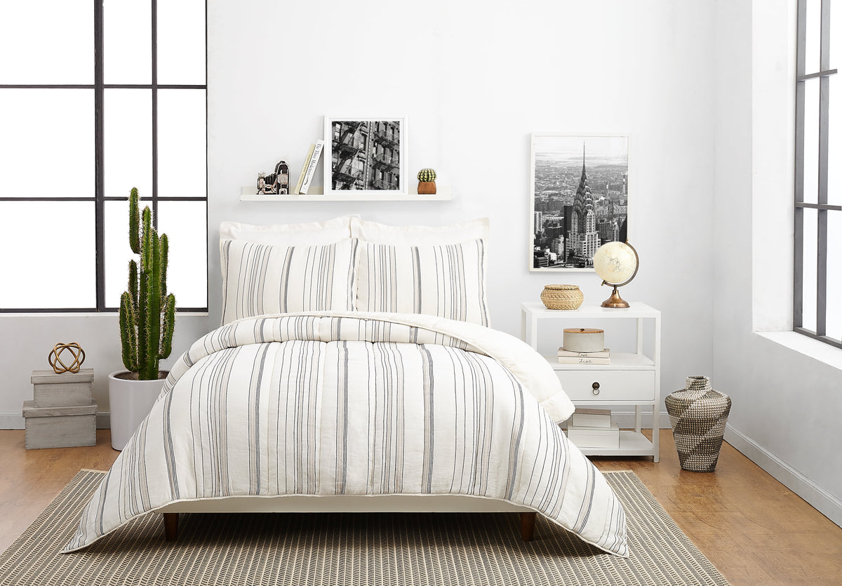 AVERO™ Ticking Stripe Cotton Quilt, Off-White, Full/Queen, All Ages - AVERO™