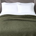 AVERO™ Tufted Matte Velvet Quilt, King - AVERO™