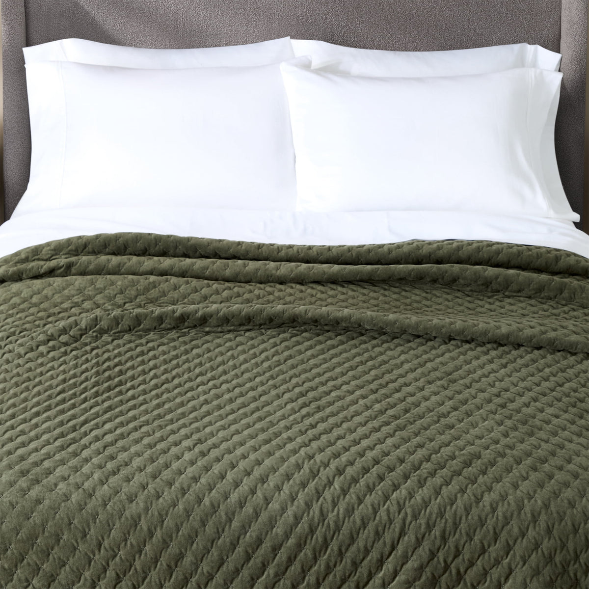 AVERO™ Tufted Matte Velvet Quilt, King - AVERO™