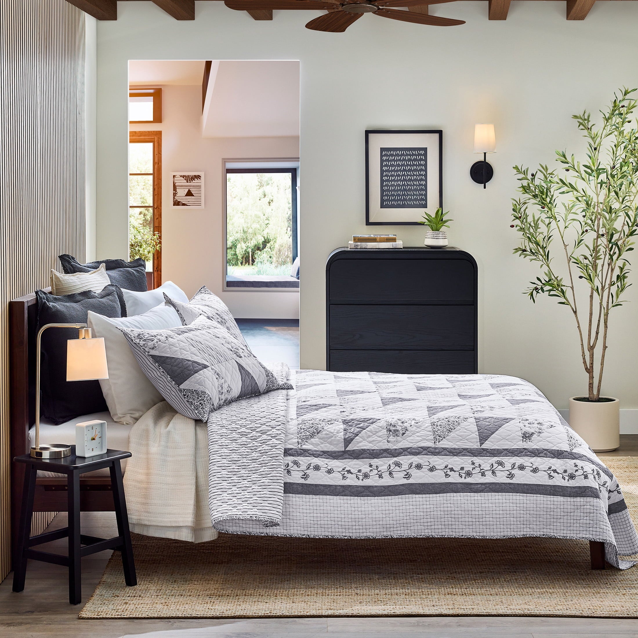 AVERO™ Heirloom Patchwork Quilt, Full/Queen Bedding - AVERO™