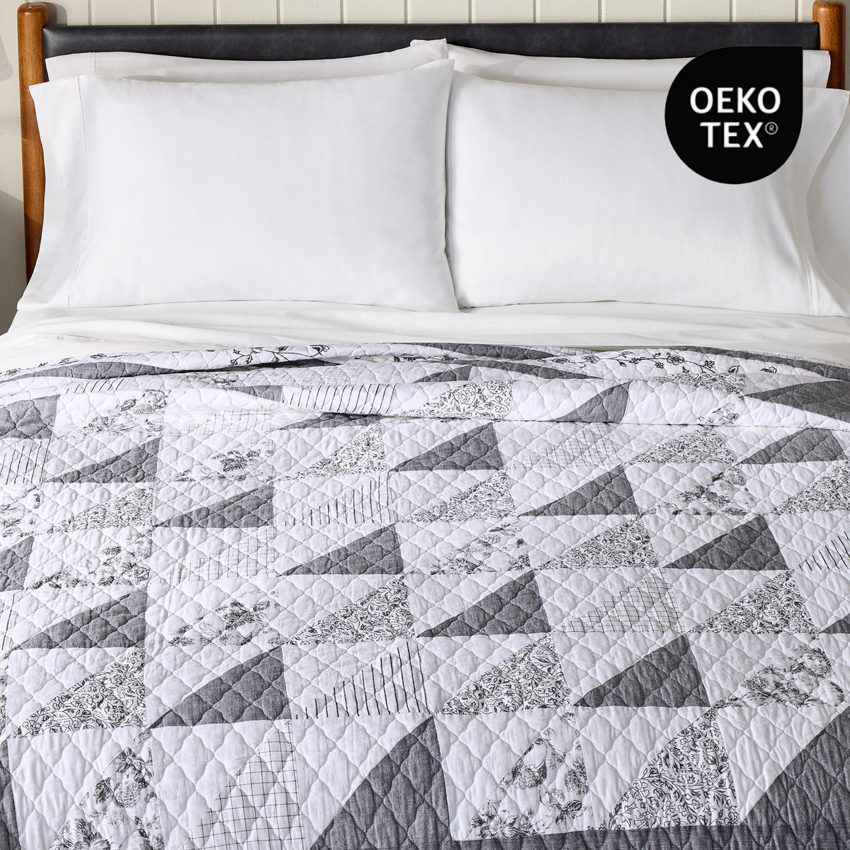 AVERO™ Heirloom Patchwork Quilt, Full/Queen Bedding - AVERO™