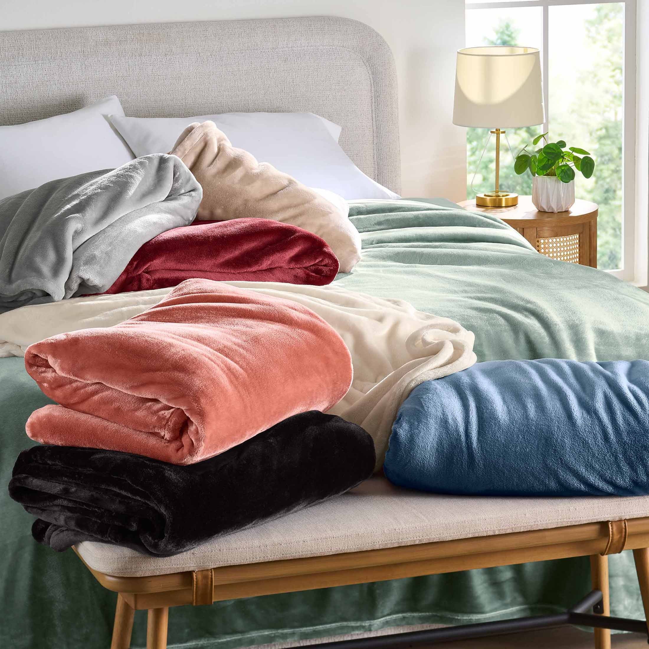 AVERO™ Silver Luxury Velvet Plush Blanket, King Bedding - AVERO™
