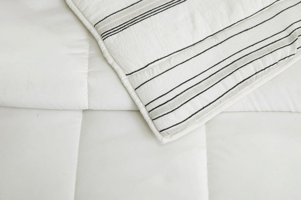 AVERO™ Ticking Stripe Cotton Quilt, Off-White, Full/Queen, All Ages - AVERO™