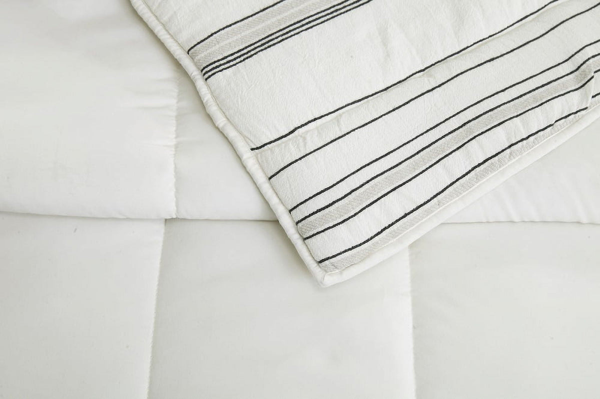 AVERO™ Ticking Stripe Cotton Quilt, Off-White, Full/Queen, All Ages - AVERO™